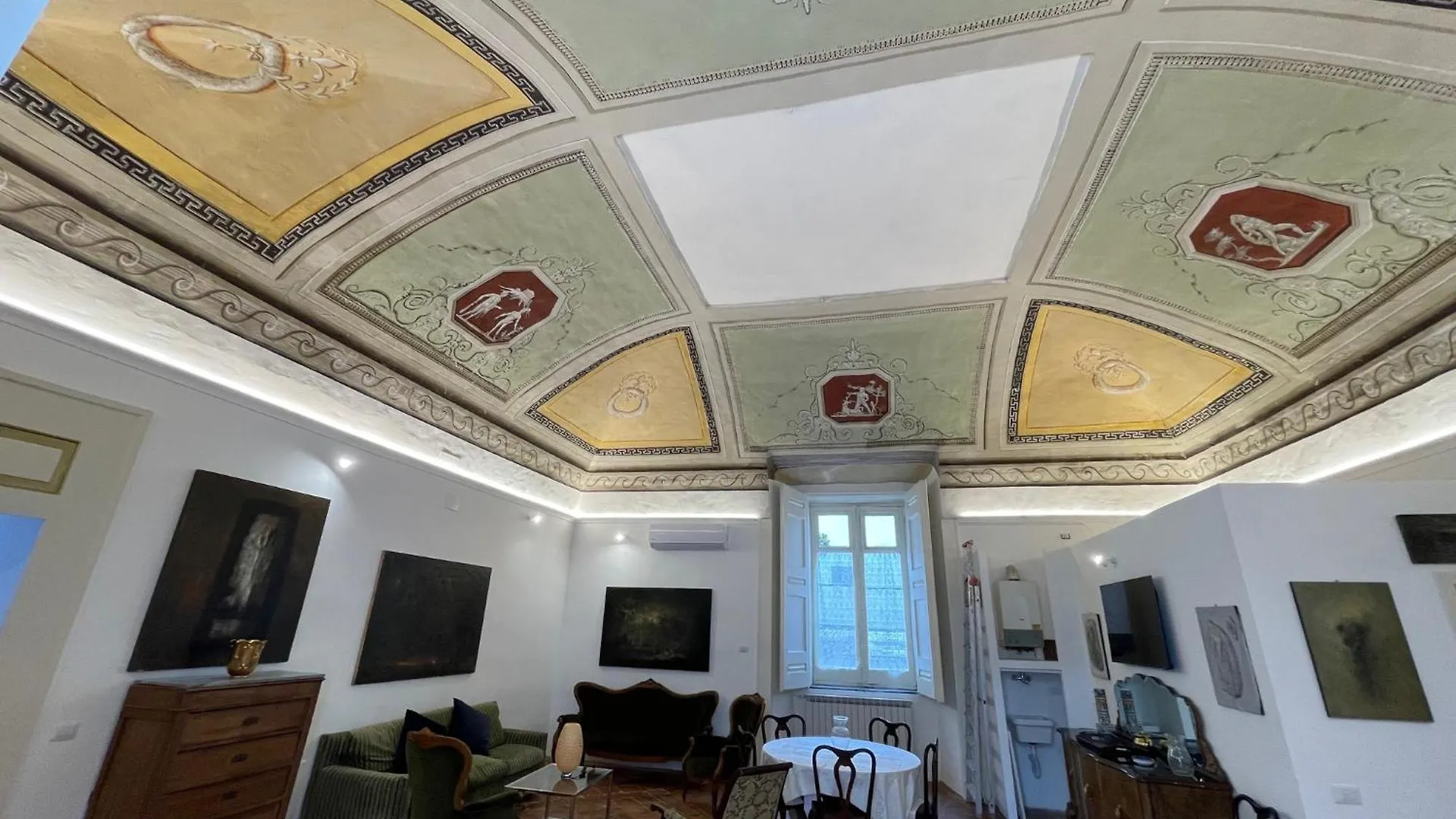 The Royal Gallery Loft In XVI Century Palace - City Historical Center - Downtown Villa Naples Holiday home