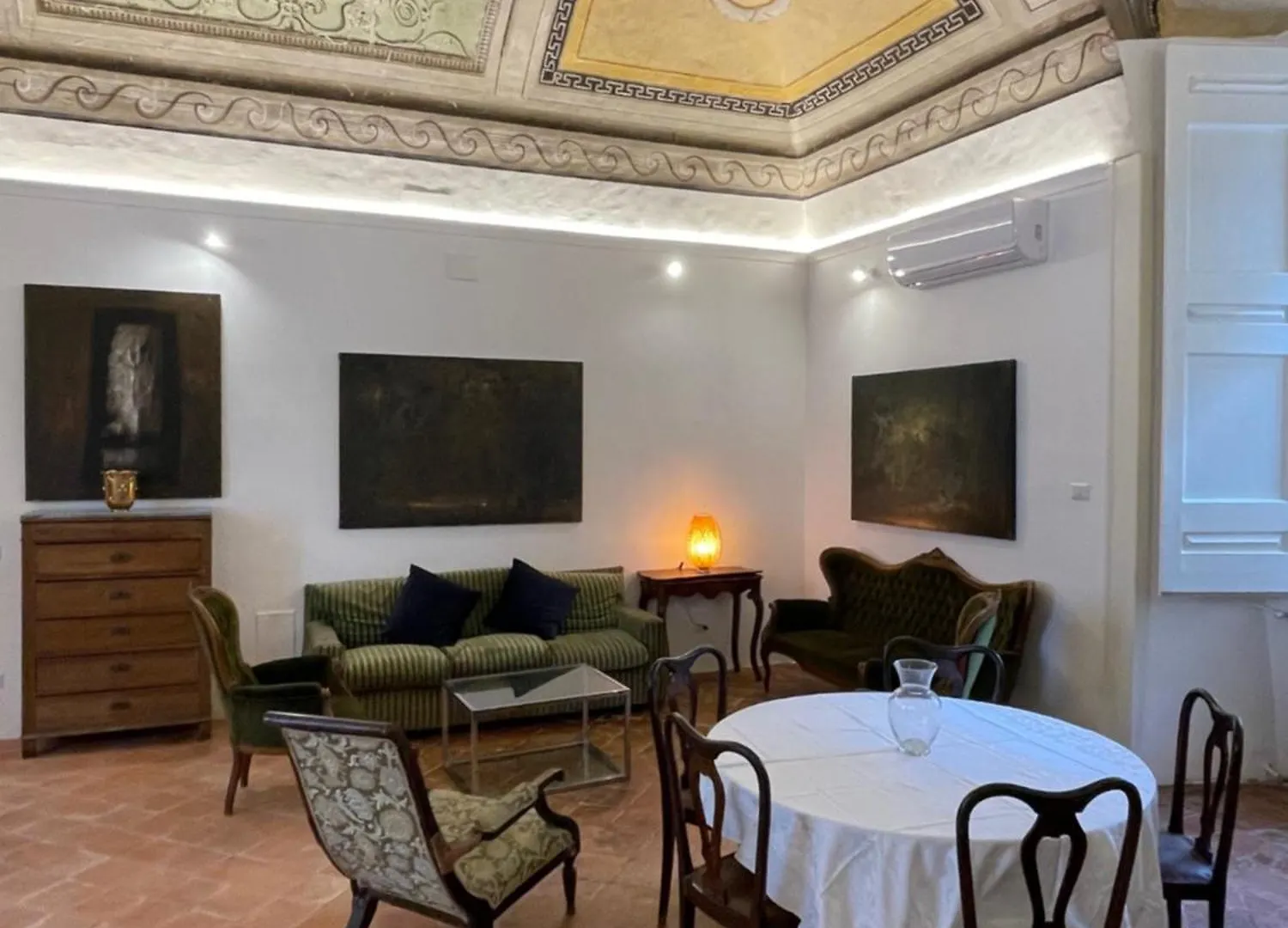The Royal Gallery Loft In XVI Century Palace - City Historical Center - Downtown Villa Naples Italy